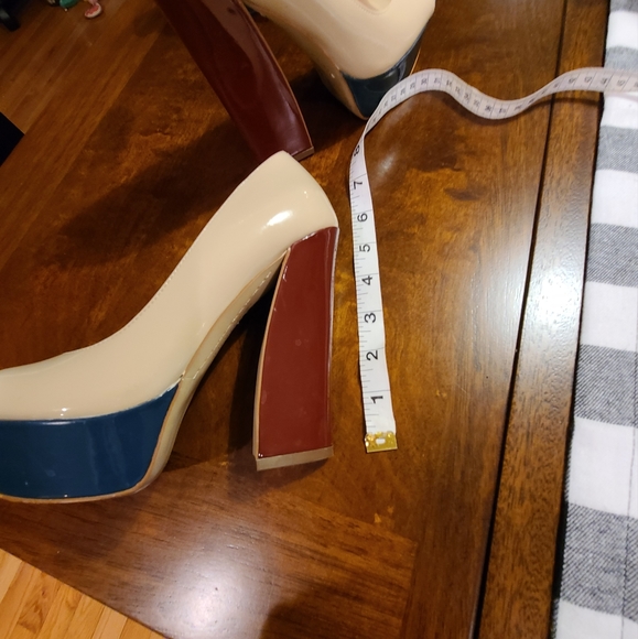 Like New Platform Pumps - Picture 5 of 8